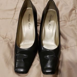 Carriage court heels